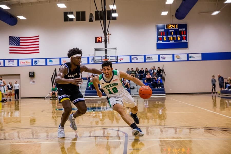 Gyrenes basketball